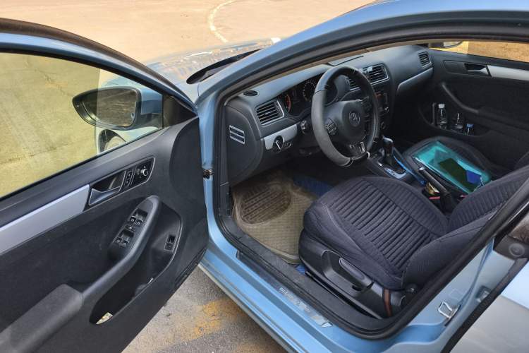 Used Volkswagen Sagitar 2013 1.4 TSI BlueMotion Edition Driver Seat