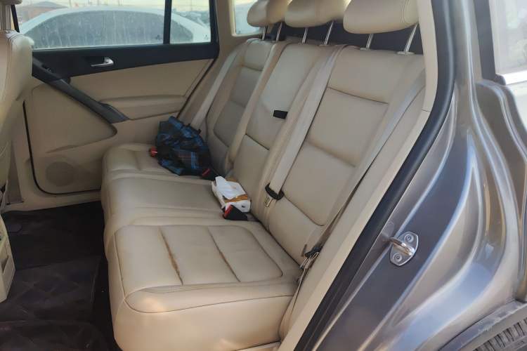 Used Volkswagen Tiguan 2010 2.0 TSI Automatic All-Wheel-Drive Elite Edition Left Rear Seat