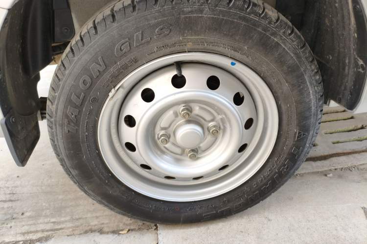 Used Wuling Hongguang V 2022 1.5L Jingqu Edition Enclosed-Window Vehicle with Electric Power Steering LAR
