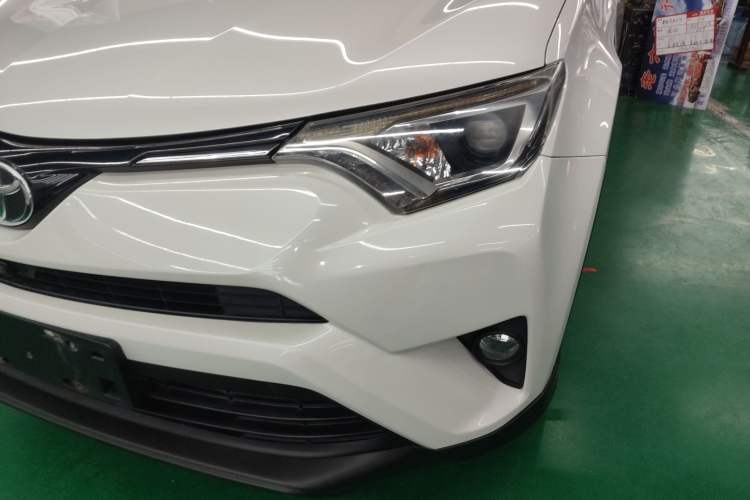 Used Toyota RAV4 2019 2.0L CVT Two-Wheel Drive Comfort Edition China VI Standard
