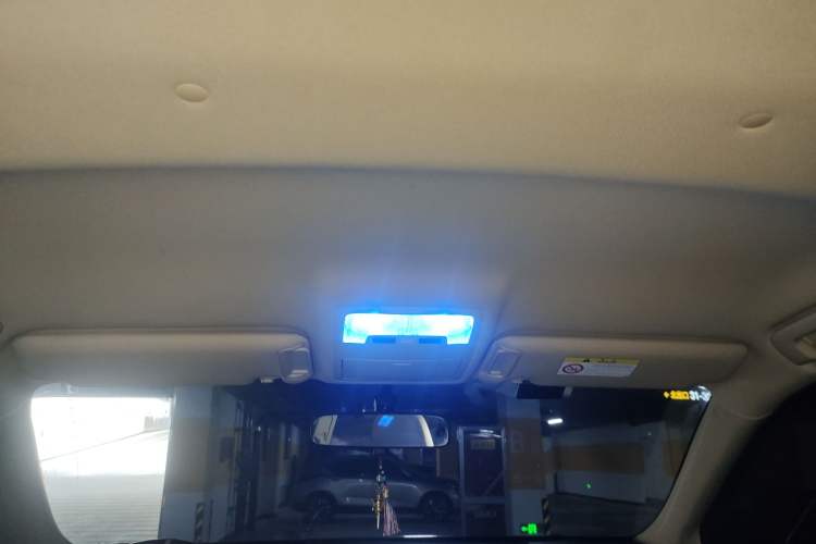 Used Toyota Highlander 2018 2.0T Two-Wheel Drive Elite Version 5 Seats China VI Standard Headliner