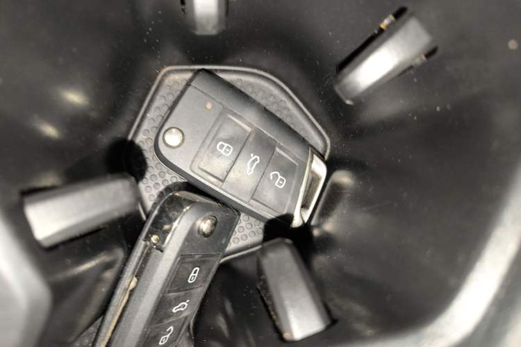 Used Volkswagen Tiguan L 2023 Revised Version 330TSI Automatic Two-Wheel Drive Smart Enjoyment Edition
