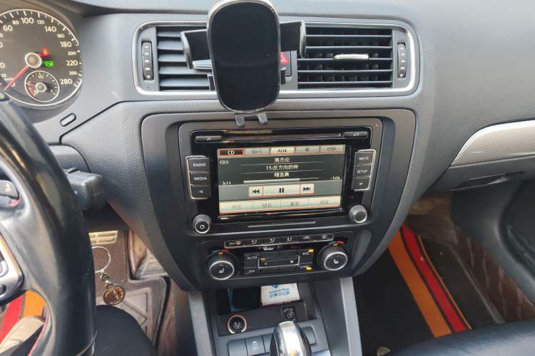 Used Volkswagen Sagitar 2013 2.0 TSI GLI Audio And AC Panel