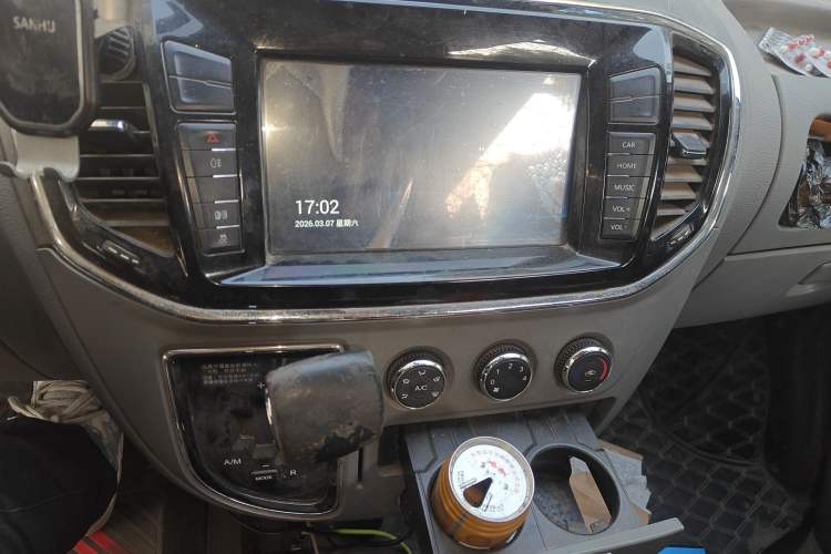 Used SAIC MAXUS Xintu V80 2018 2.5T AMT Aoyuntong Long Wheelbase Mid-Roof 7/10-Seater
