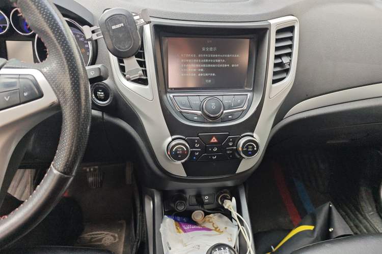 Used CHANGAN CS35 2016 1.6L Manual Luxury Model China V Standard