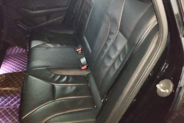 Used Hongqi H5 2022 Classic Model Facelift 1.8T Automatic Smart Connect Flagship Edition Left Rear Seat