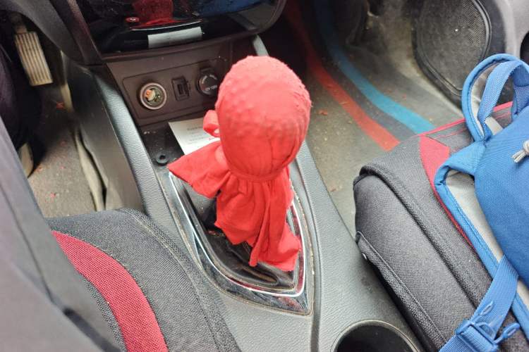 Used CHANGAN KAICHENG Oushang A600 2016 1.5L Manual Luxury 7-Seater Gear Lever