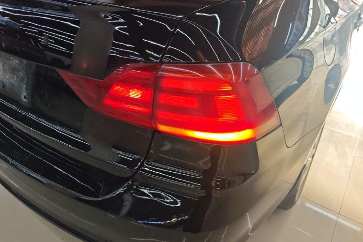 Used Volkswagen Santana 2018 1.5L Automatic Fashion Edition Right Rear Taillight