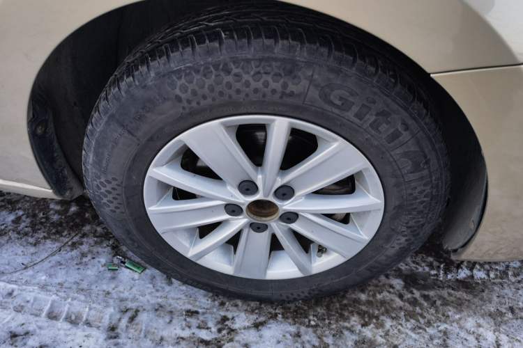 Used Volkswagen Santana 2013 1.4L Manual Fashion Edition Right Front Wheel Hub