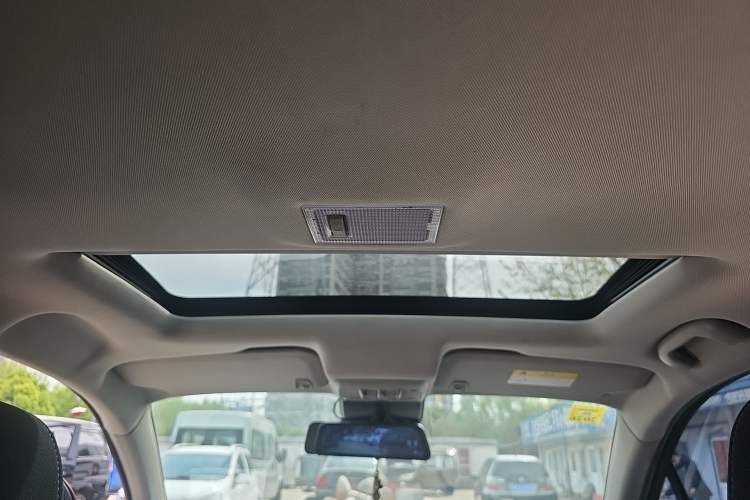 Used Chevrolet Trax 2016 1.4T Manual Two-Wheel Drive Comfort Version with Sunroof