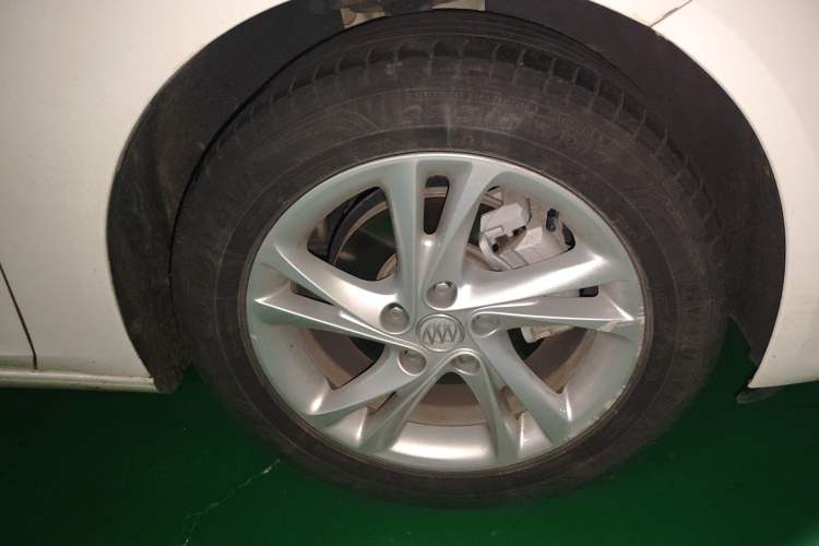 Used Buick Regal 2022 552T Smart Edition Right Front Wheel Hub