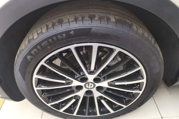 Used Leapmotor C11 2026 All-Electric 640 LiDAR Edition Left Front Wheel Hub