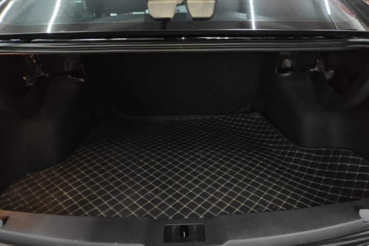 Used Hongqi E-QM5 2022 431 km Charge & Enjoy Edition Trunk