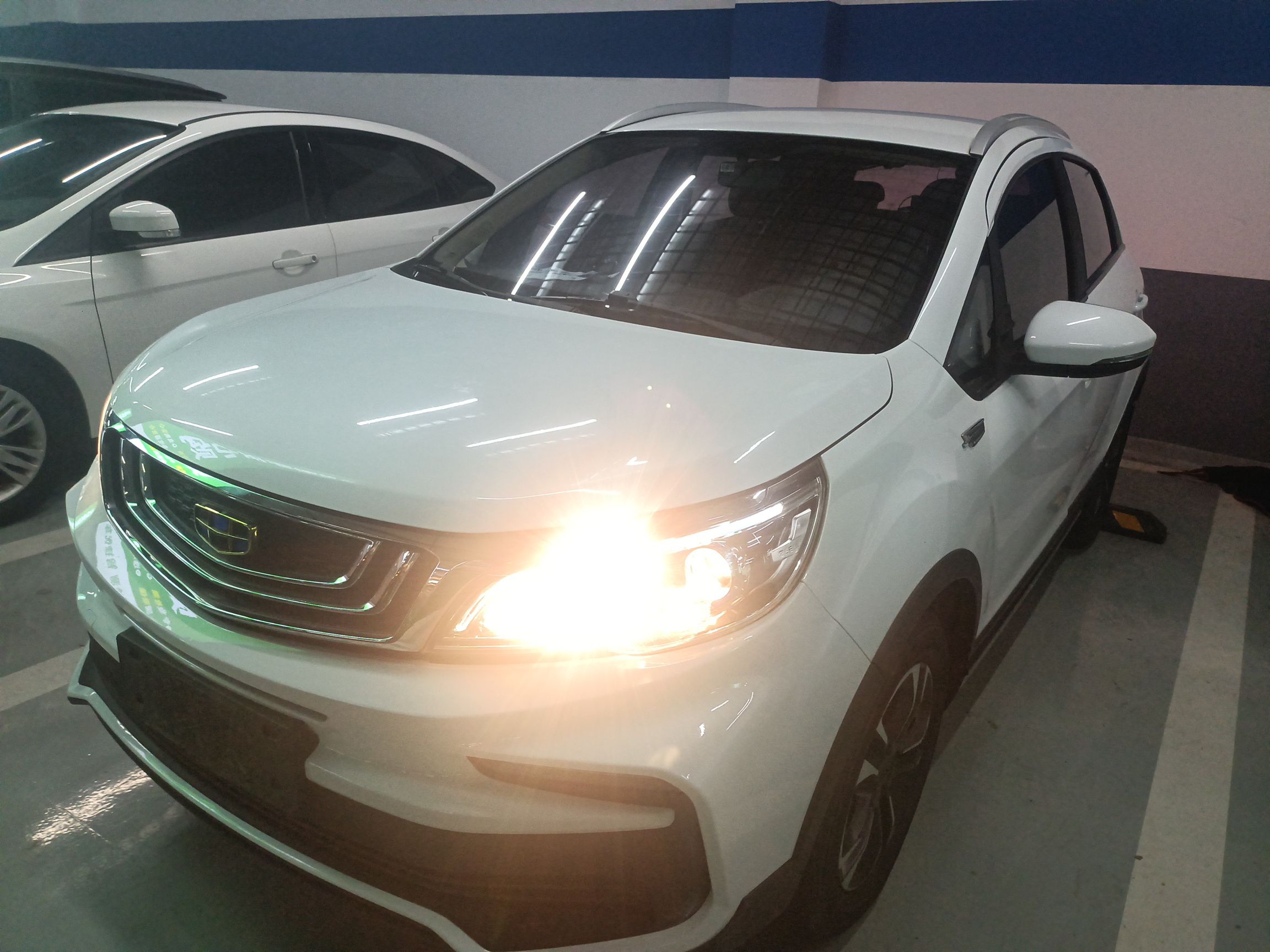 Под передней частью автомобиля