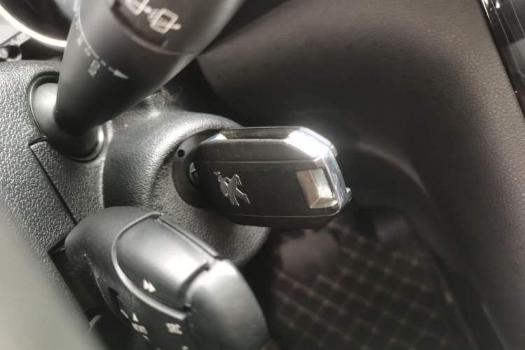 Used Peugeot 3008 2015 1.6THP Automatic Prestige Edition Interior 1