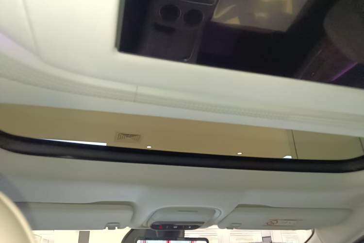 Used XPeng X9 2025 740 Ultra-Long Range Max Headliner