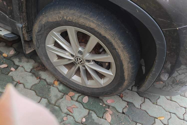 Used Volkswagen Tiguan 2015 1.8TSI Automatic All-Wheel Drive Comfort Edition Right Front Wheel Hub