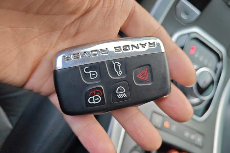 Used Land Rover Range Evoque 2016 2.0T SE Smart Glow Edition
