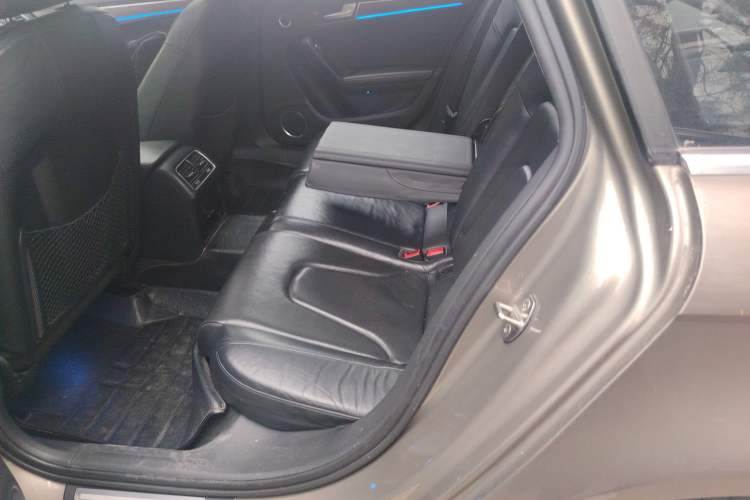 Used Audi A4L 2013 50 TFSI quattro flagship model
