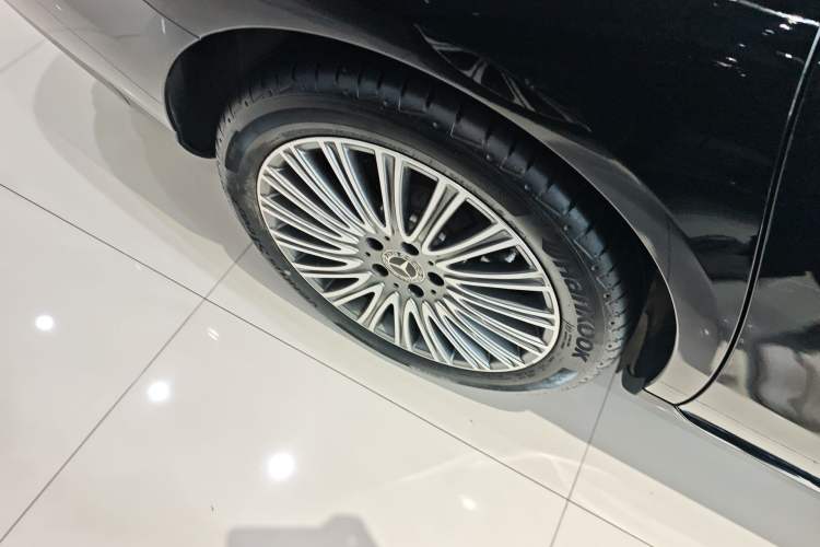 Used Mercedes-Benz E-Class 2023 Updated E 300 L Fashion Edition Right Rear Wheel Hub