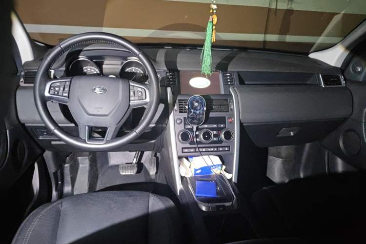 Used Land Rover Discovery Sport 2017 2.0T HSE Center Console