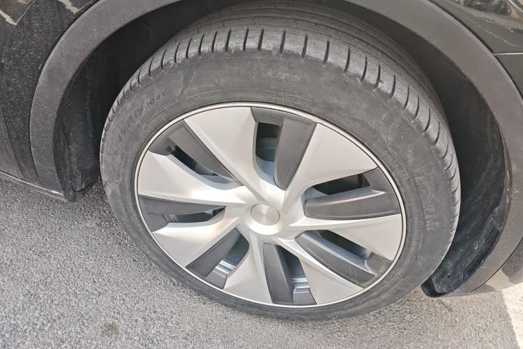 Used Tesla Model Y 2022 Rear-Wheel-Drive Version Right Front Wheel Hub