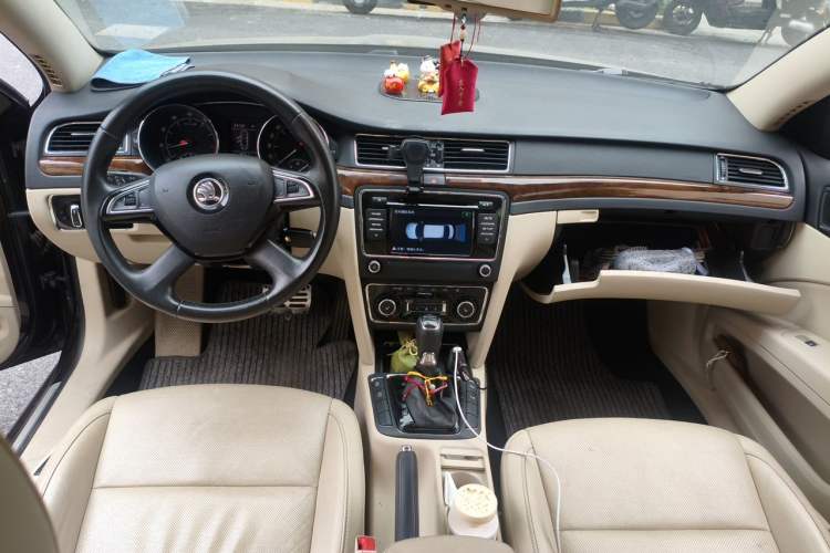 Used Skoda Superb 2013 1.8TSI Automatic Yashi Edition
