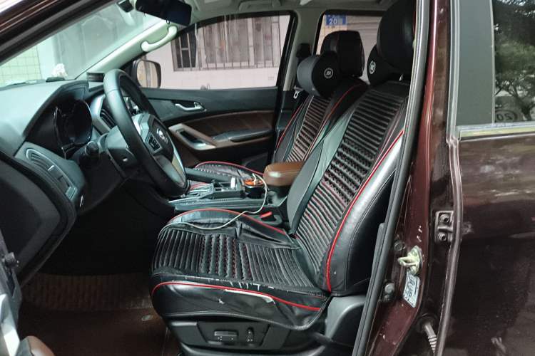 Used JMC Yusheng S350 2016 2.4T Automatic 2WD Diesel Luxury Version with Sunroof 7 Seats Left Front Seat