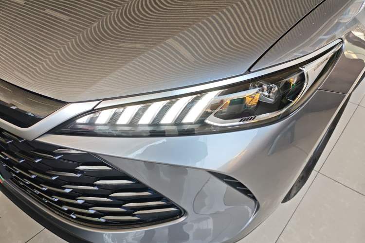 Used BYD Qin PLUS 2025 DM-i Smart Drive 55KM Leading Model
