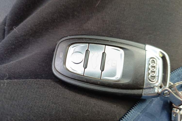 Used Audi A4L 2013 35 TFSI Automatic Standard Model Vehicle Key