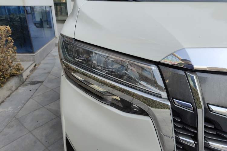Used Toyota Alphard 2018 Revised Version 3.5L Premium Edition
