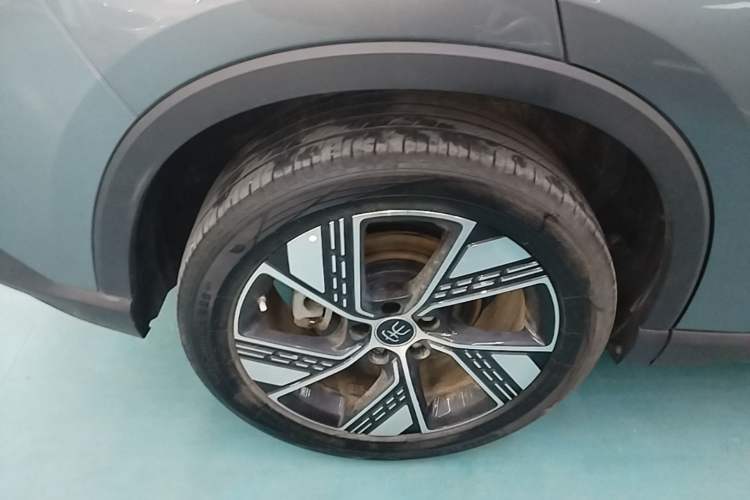 Used BYD Song Pro New Energy 2024 HONOR Edition DM-i 110KM Excellence Model Right Rear Wheel Hub