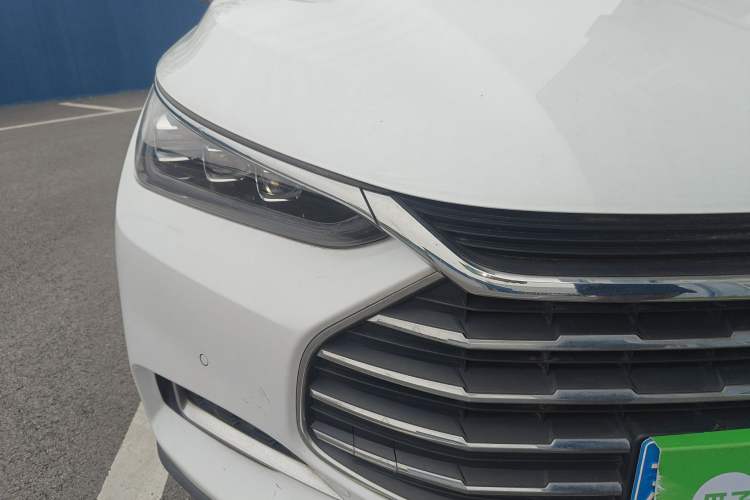 Used BYD Tang 2019 2.0T Automatic SmartConnect Luxury 7-Seater China VI Standard Right Front Headlight