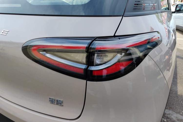 Used Geely Galaxy Geome 2026 Model 310km Youth Edition Right Rear Taillight