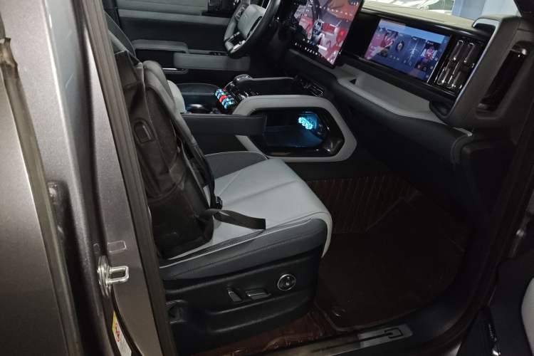 Used Formula Leopard Leopard 5 2023 Navigator Edition