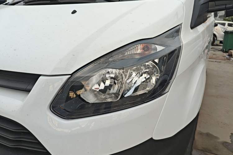 Used Ford Transit 2019 2.0T Diesel Multi-Purpose Commercial Vehicle Mid-Drive Mid-Roof 6-Seater China VI Standard Left Front Headlight