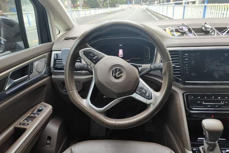 Used Volkswagen Viloran 2020 330TSI Luxury Edition
