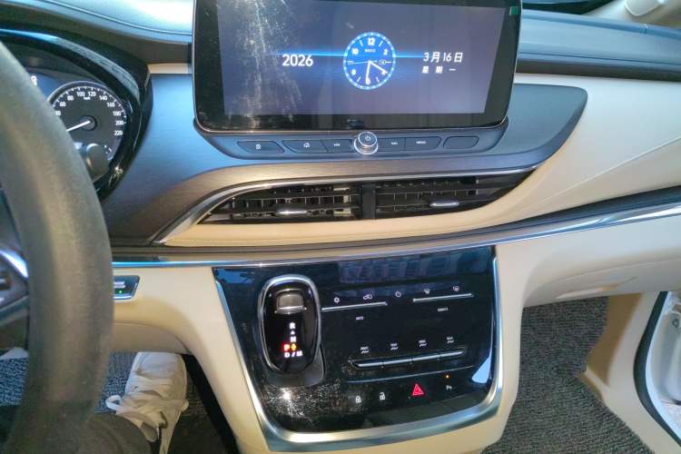 Used Buick GL8 2023 Facelifted Land Cruiser Executive Luxury Version
