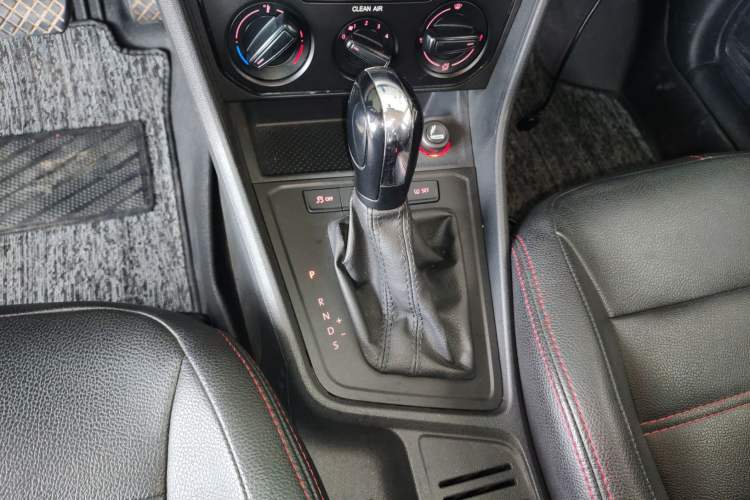 Used Volkswagen Gran Lavida 2015 1.6L Automatic Fashion Edition Gear Lever