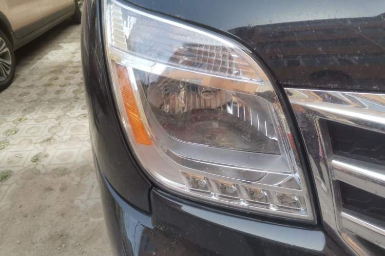 Used SAIC MAXUS Xintu V80 