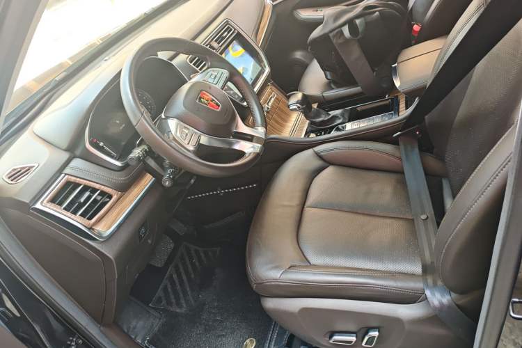 Used Roewe RX8 2018 30T Smart Connectivity Two-Wheel Drive Supreme Edition