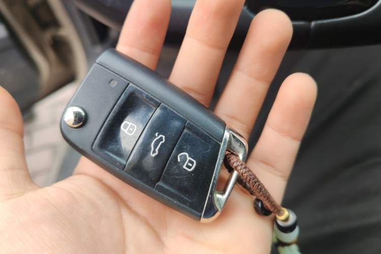 Used Volkswagen T-ROC 2018 280TSI DSG Two-Wheel-Drive Comfort Version China V Standard Vehicle Key