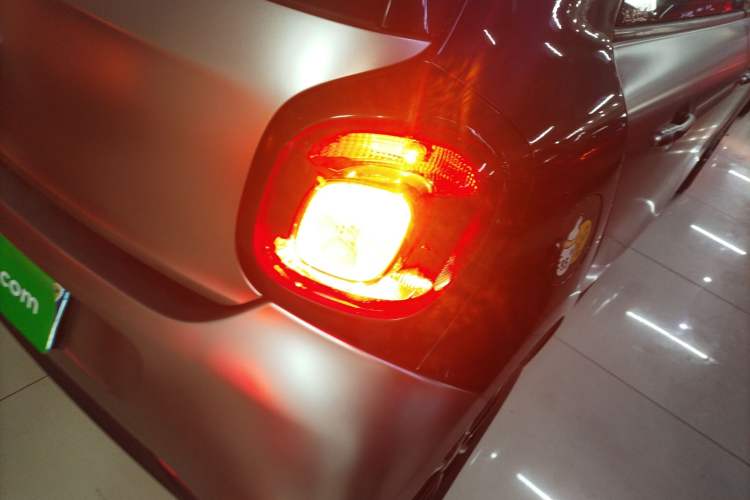Used smart forfour 2016 1.0L 52 kW Passion Edition Right Rear Taillight