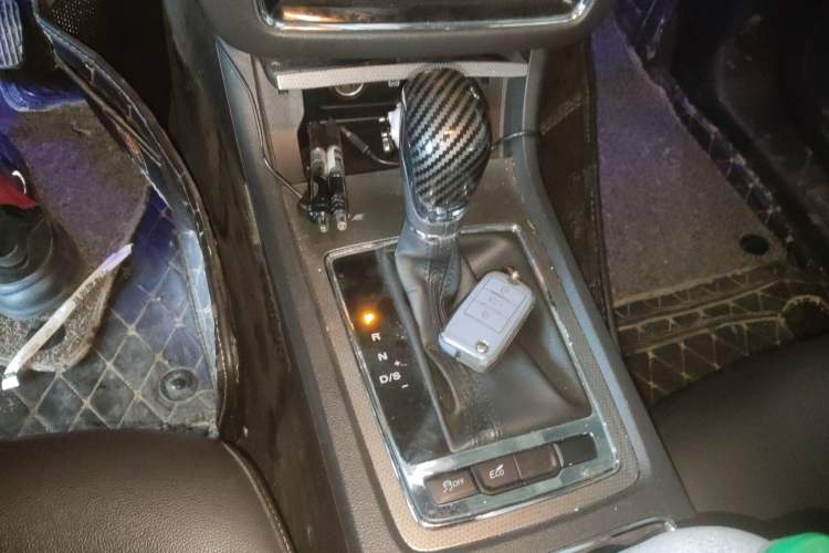 Used Roewe i6 2019 PLUS 1.6L CVT 4G Connected Flagship Deluxe Edition Gear Lever