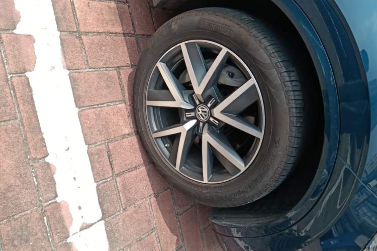 Used Volkswagen Touareg 2019 3.0 TSI RuiFeng Edition China VI Standard Right Front Wheel Hub