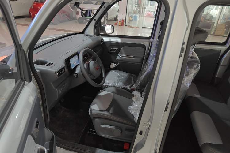 Used Wuling Zhiguang New Energy 2025 Model 305km Ambitious Edition Left Front Seat