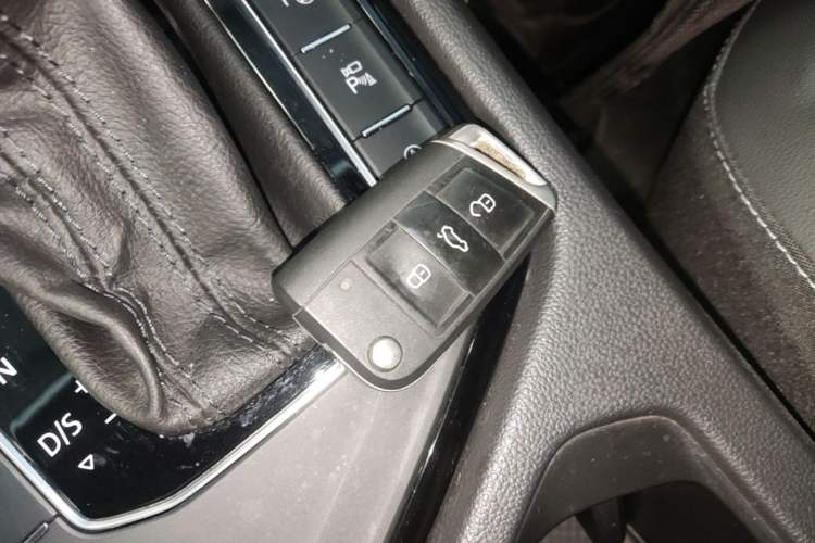 Used Volkswagen Tiguan L 2022 330TSI Automatic Two-Wheel Drive R-Line Enhanced Edition