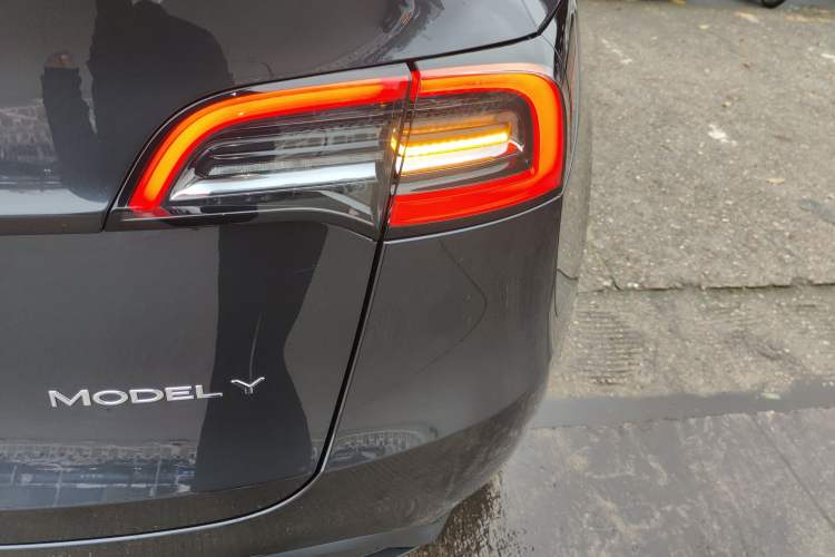 Used Tesla Model Y 2024 Rear-Wheel-Drive Version Right Rear Taillight