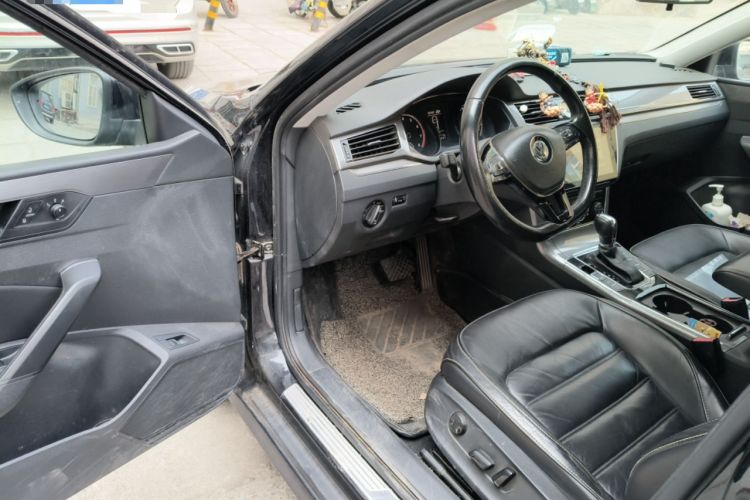 Used Volkswagen Passat 2016 330TSI DSG Luxury Edition Interior 3