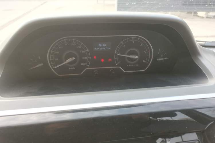 Used SAIC MAXUS Xintu V80 2018 2.5T 6-Speed Manual Aoyuntong Short Wheelbase Mid-Height 5-6 Seater